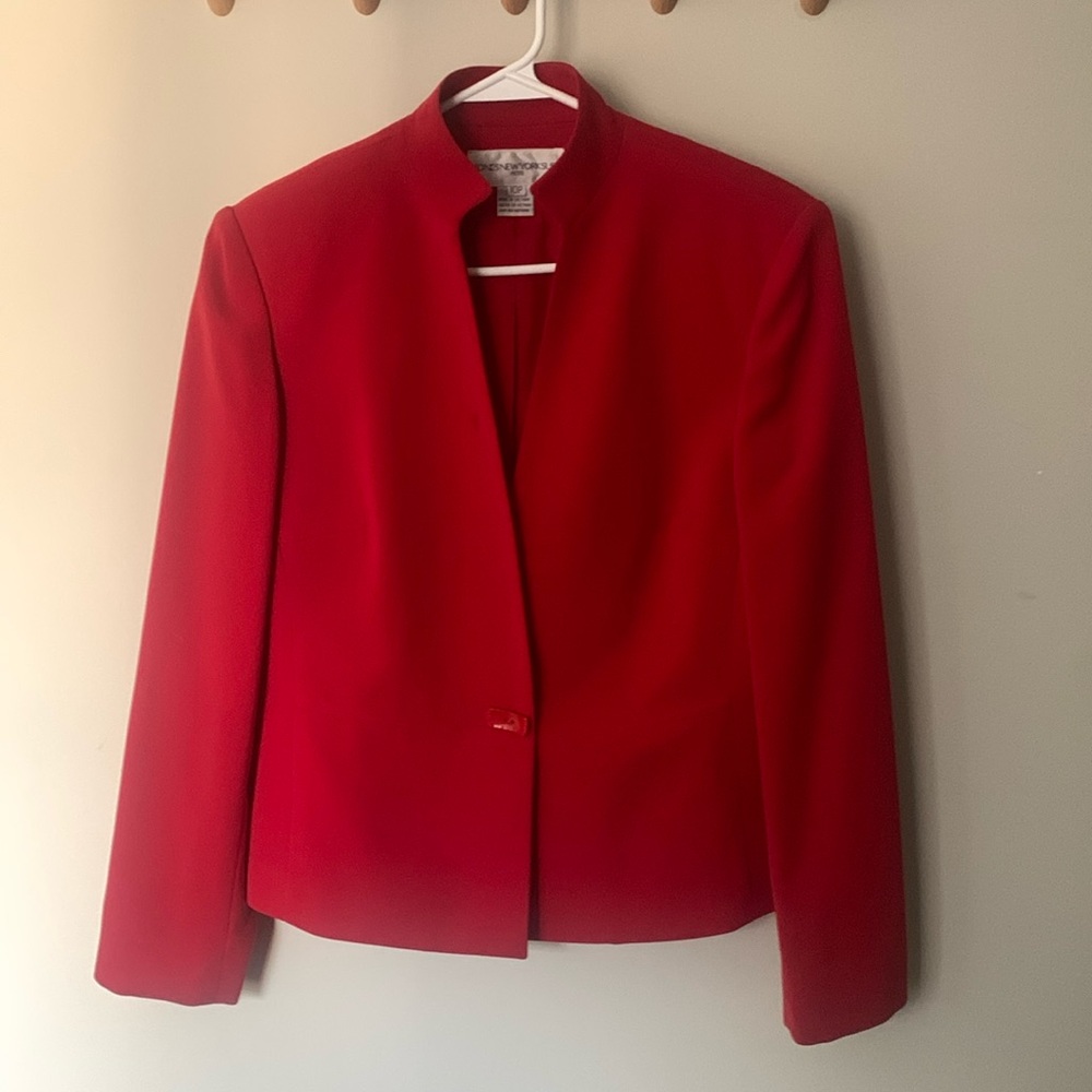 Vintage Jones New York two-piece skirt suit
